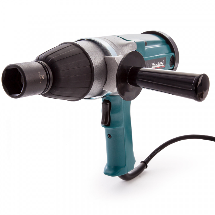 Электрические гайковерты makita. Гайковерт сетевой Makita 6906 ударный. Гайковёрт Макита электрический. Гайковерт 850вт 588нм 3/4 6906 Макита м16-м22 вес 5кг ударный кейс. Гайковёрт Макита электрический ударный.